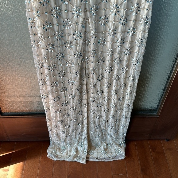 Mac Duggal SLEEVELESS HAND BEADED V-NECK GOWN size 12 NEW $398 - Picture 11 of 14